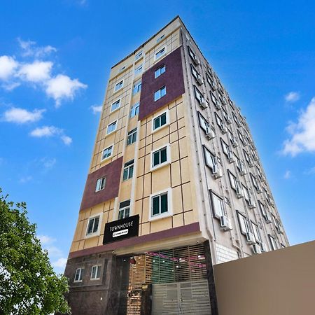 Super Townhouse Kokapet Formerly Aarian Tej Nilayam Gundipet Exterior photo